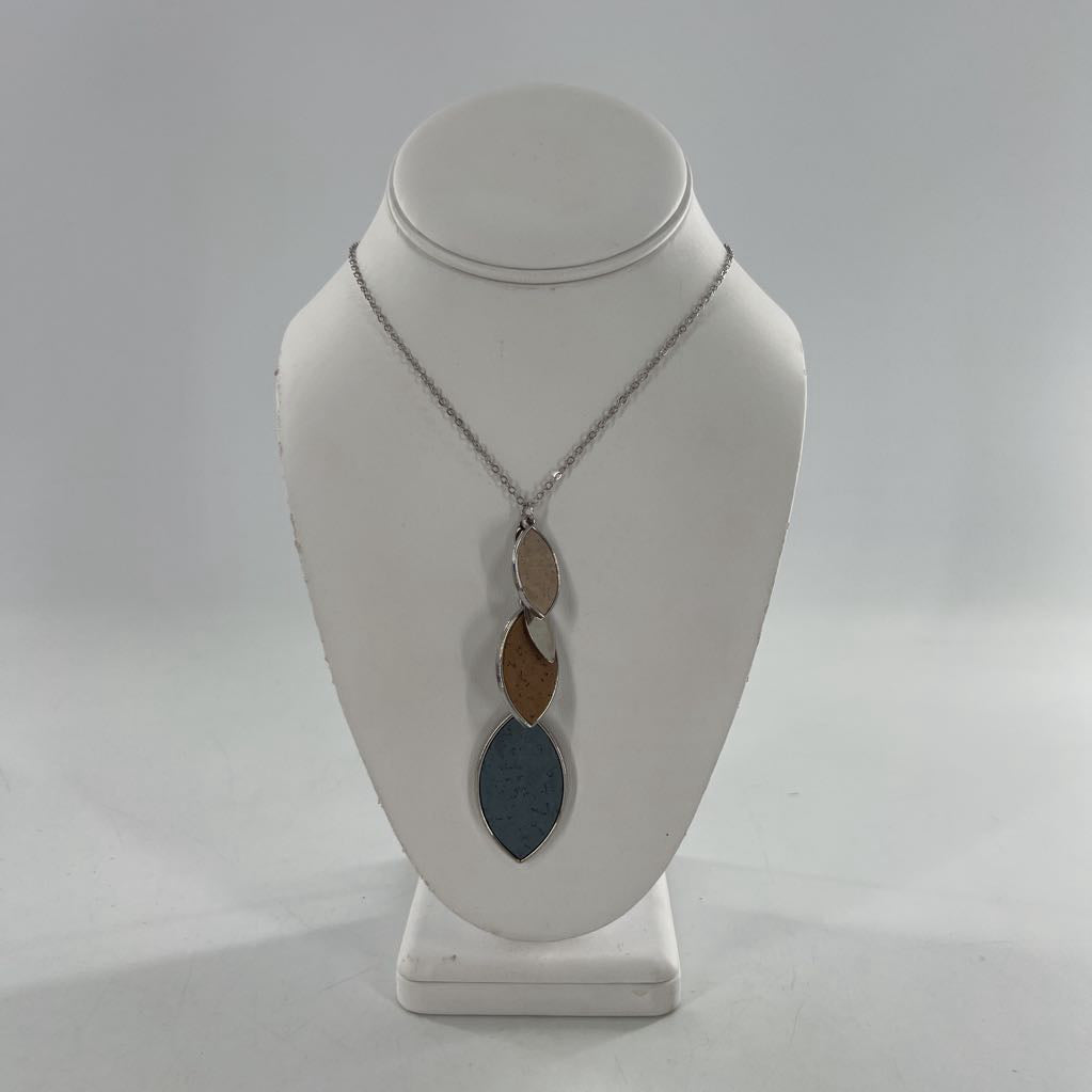 20" silver tone leaf pendant necklace