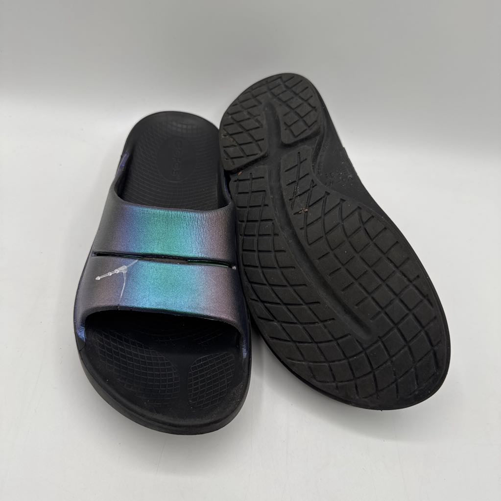 M iridescent mule sandals