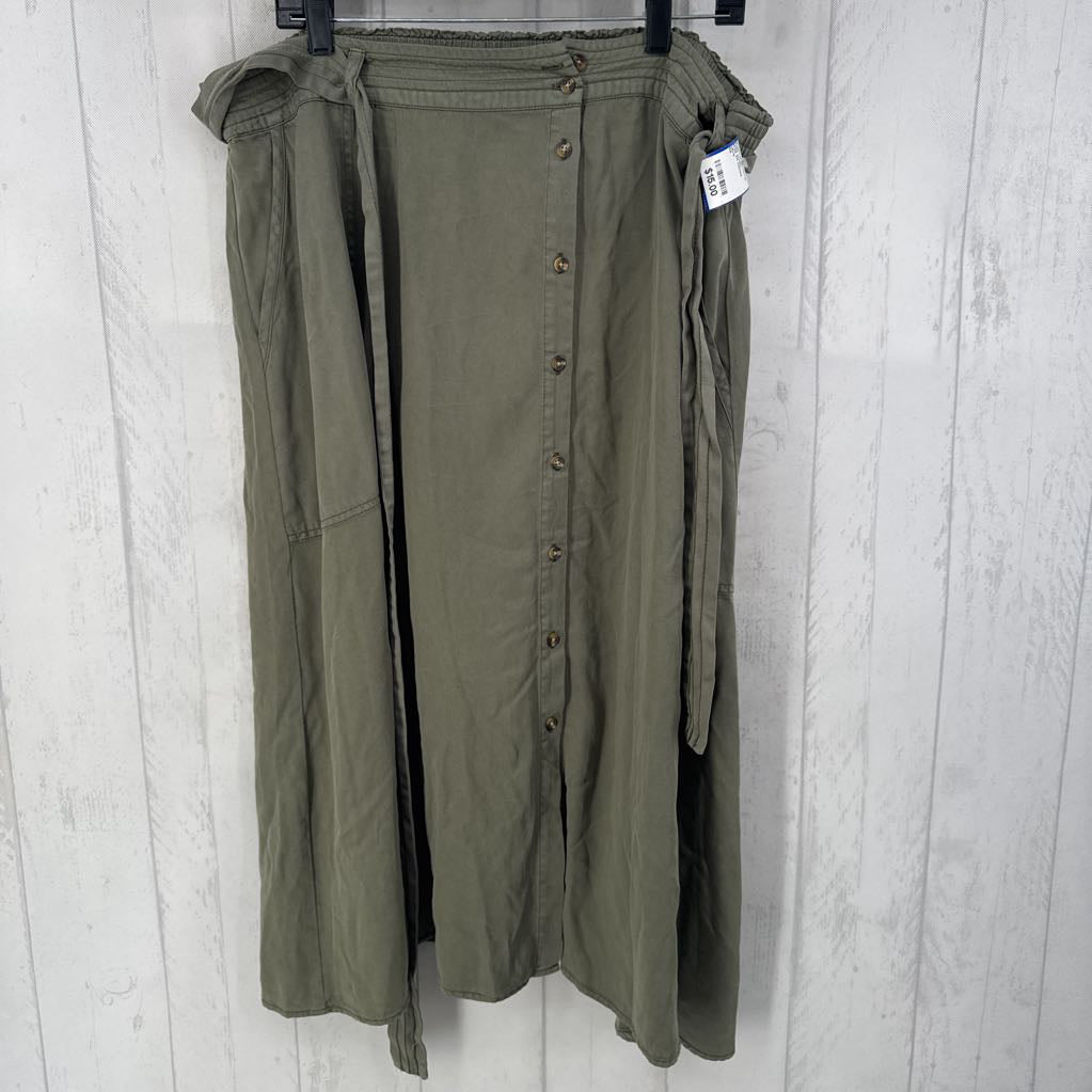 R36 3X belted button front skirt