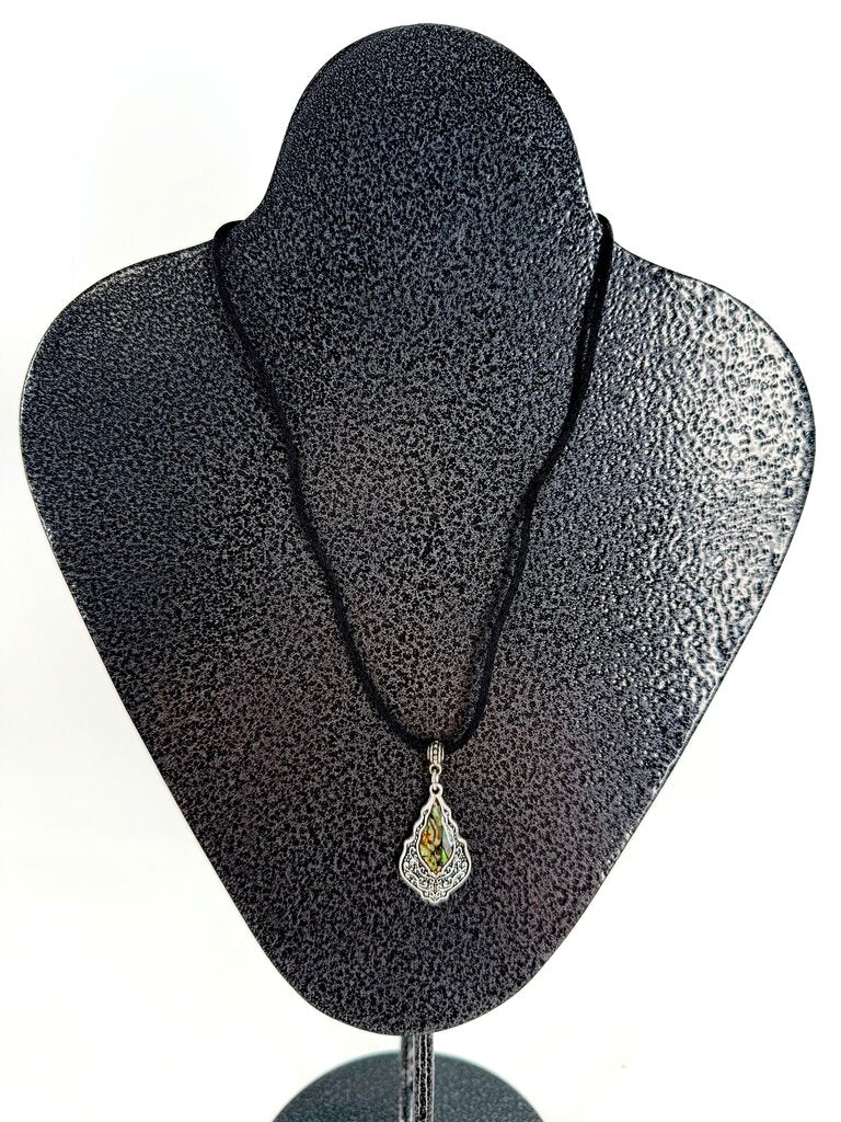 14" vintage rope pendant necklace