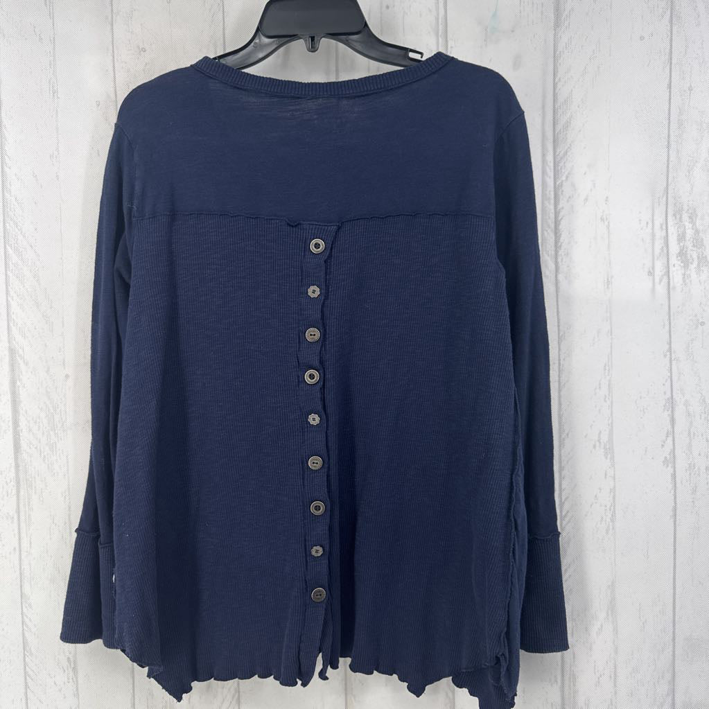 M v-neck l/s top
