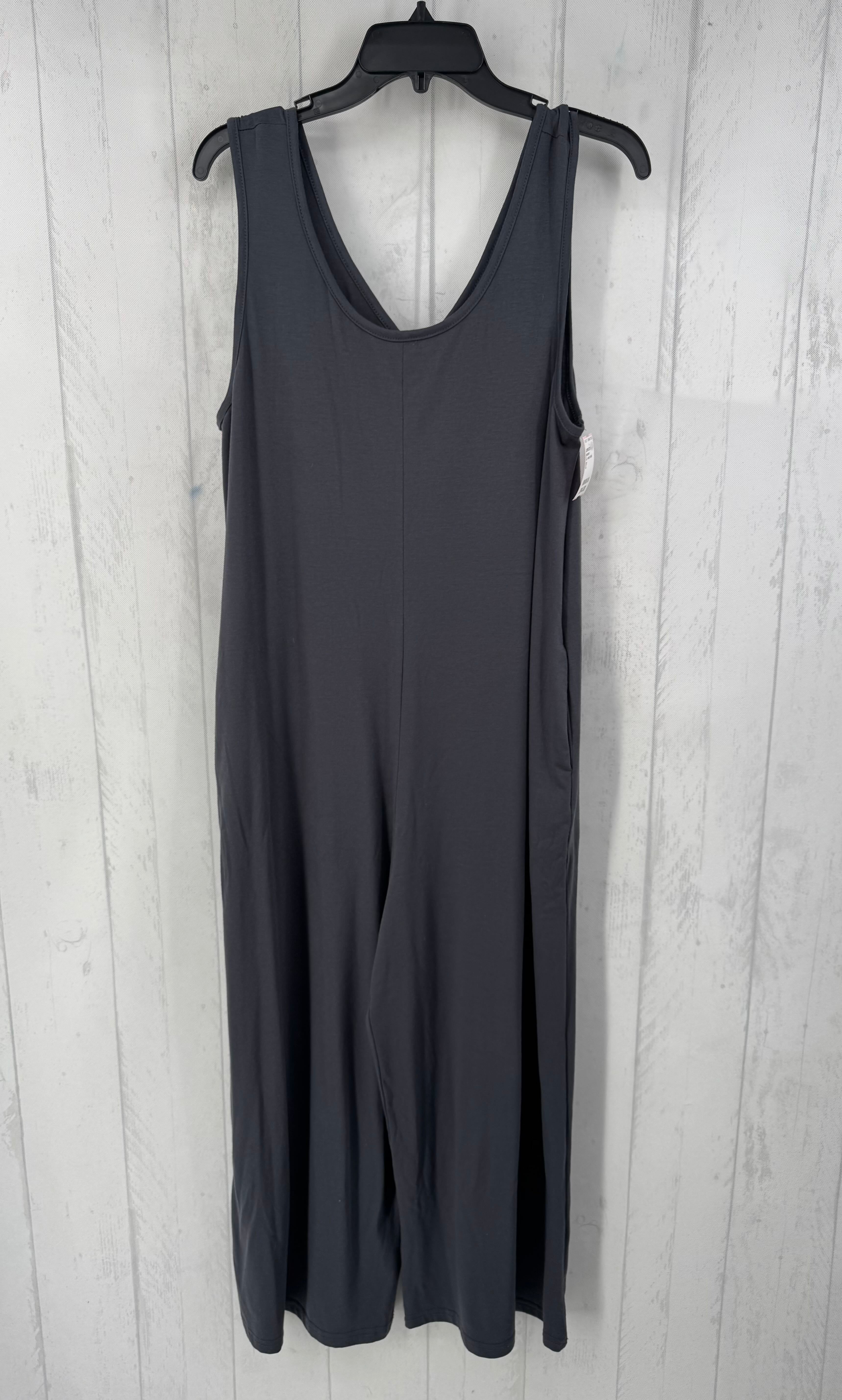 XL v-neck slvls jumpsuit