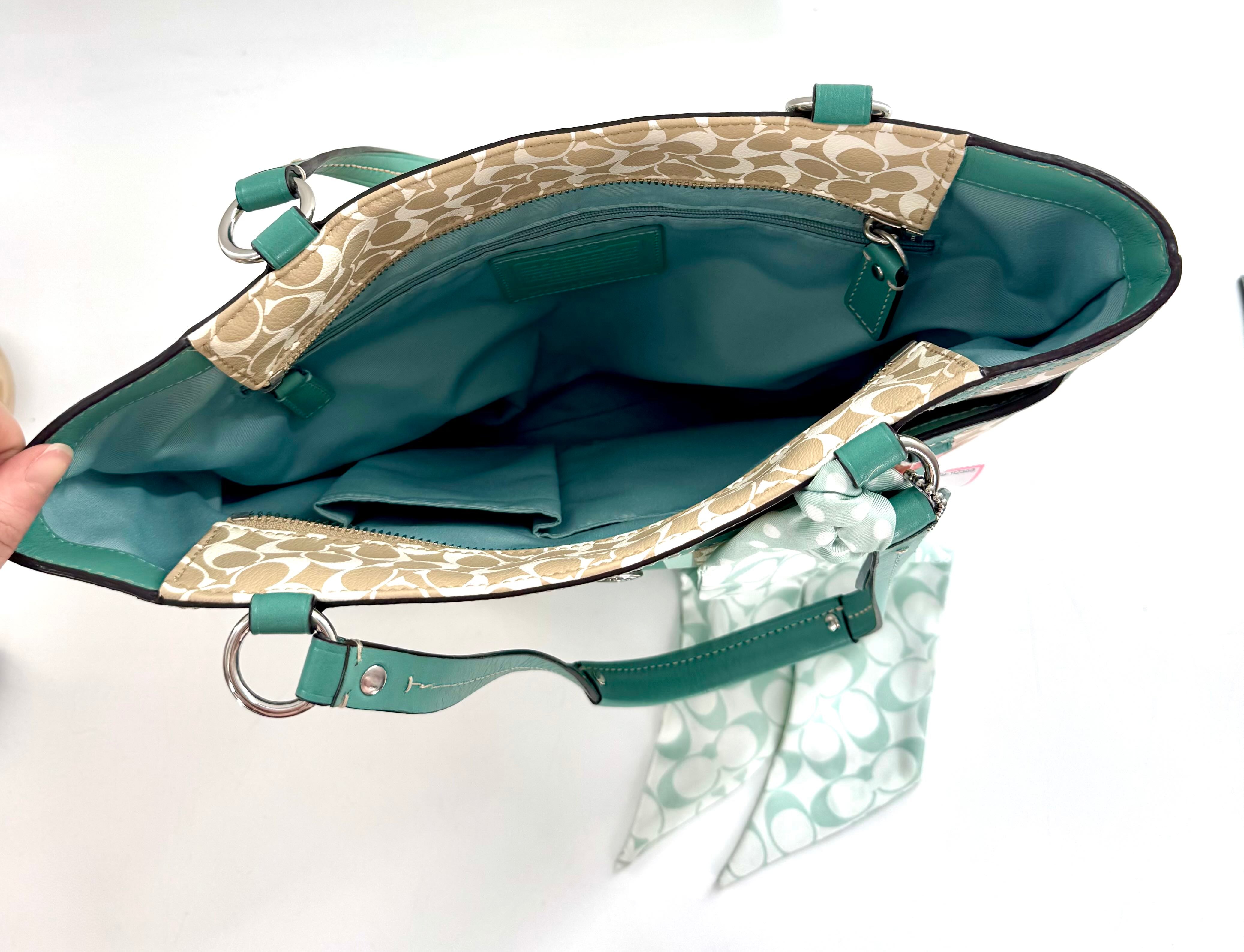 signature top zip tote w/ twilly scarf