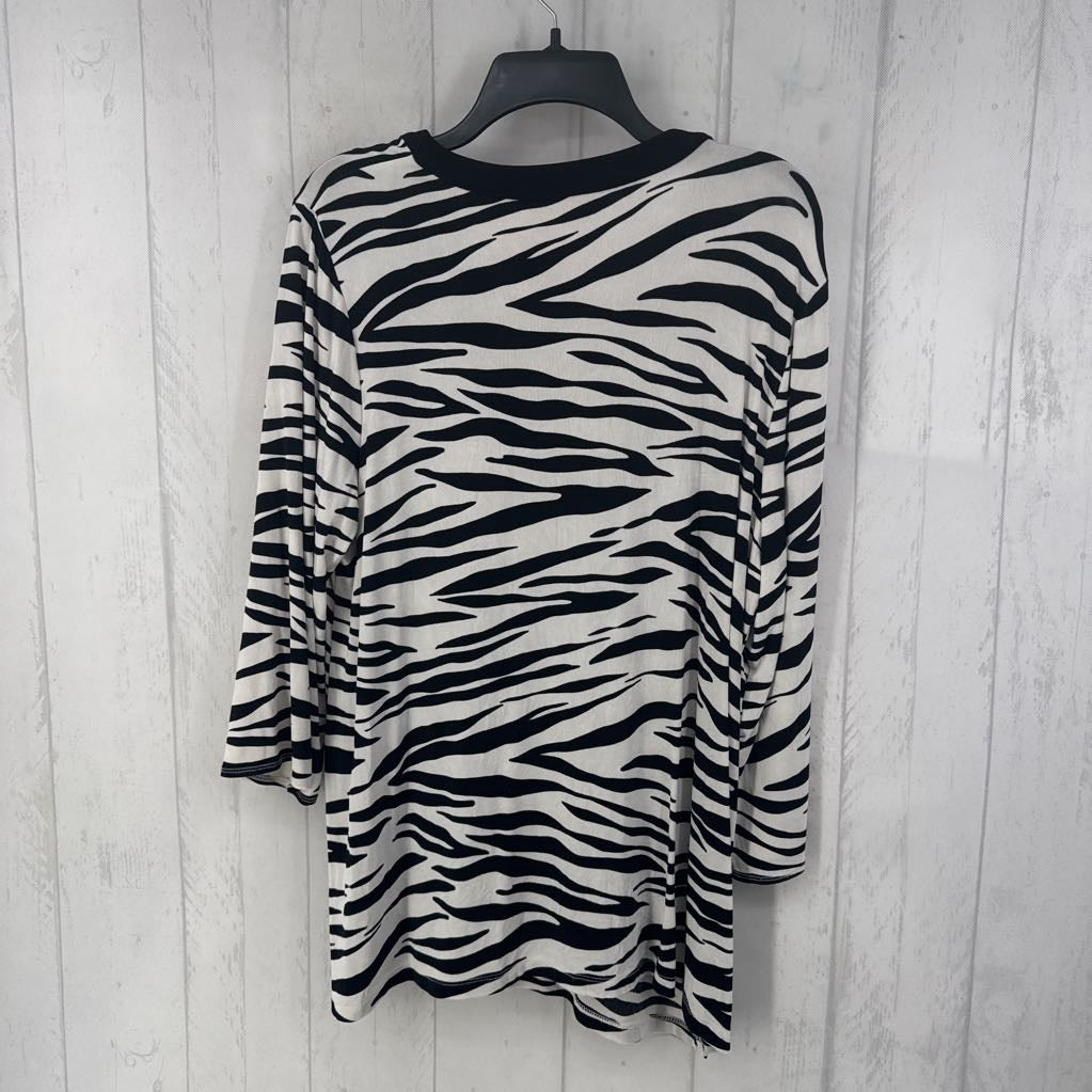 XL animal print notch neck l/s top