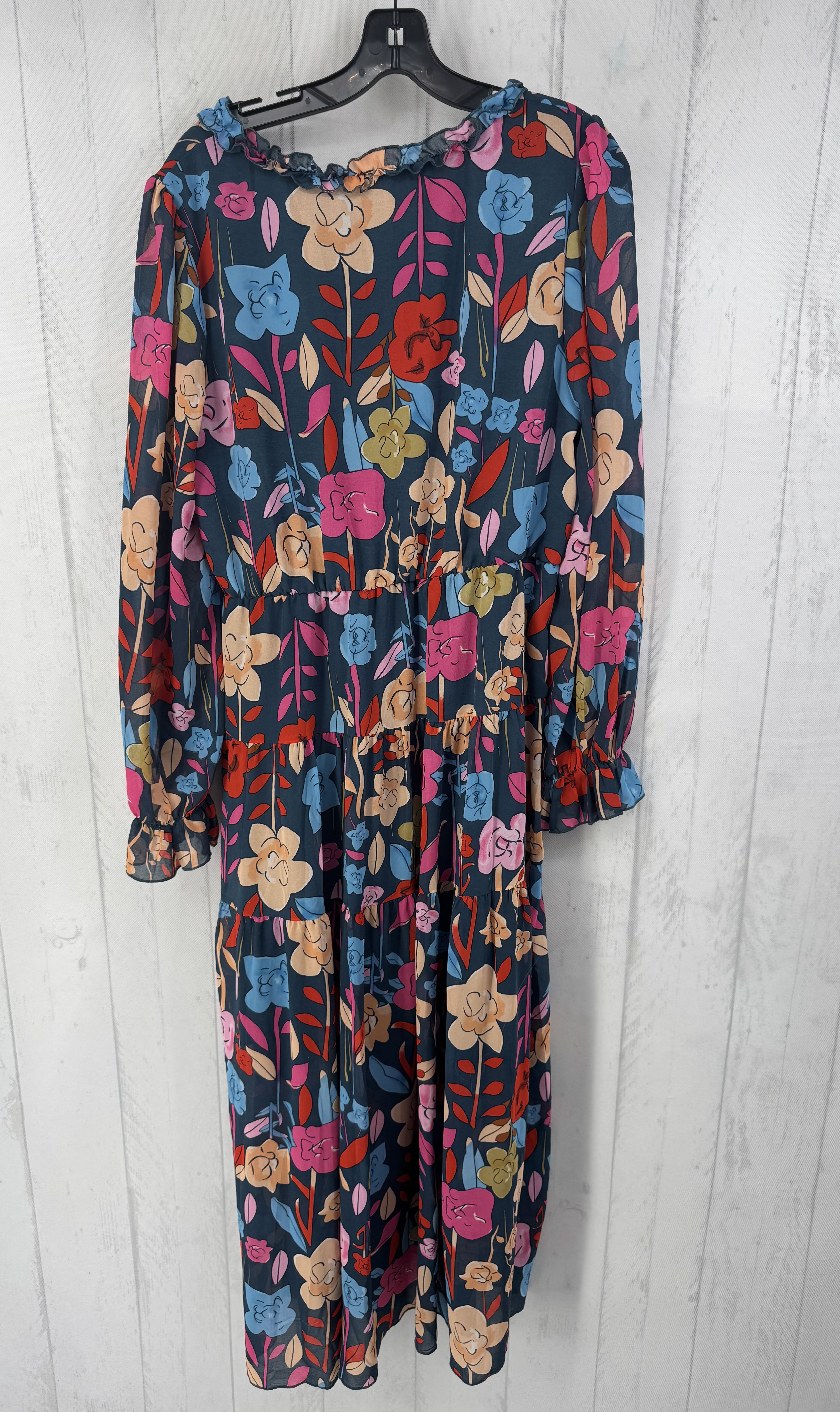 XL flo print v-neck tiered l/s dress