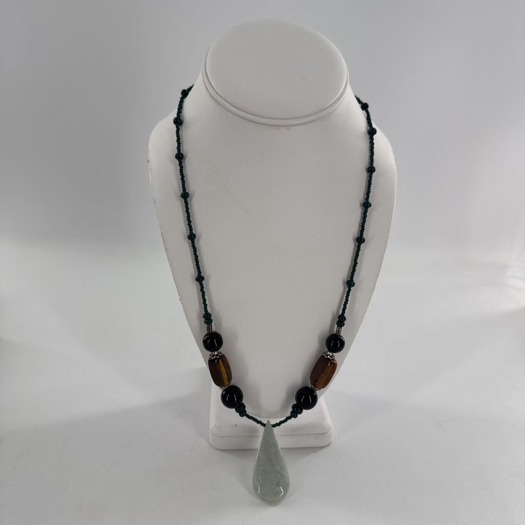 12" green beaded teardrop shape stone necklace