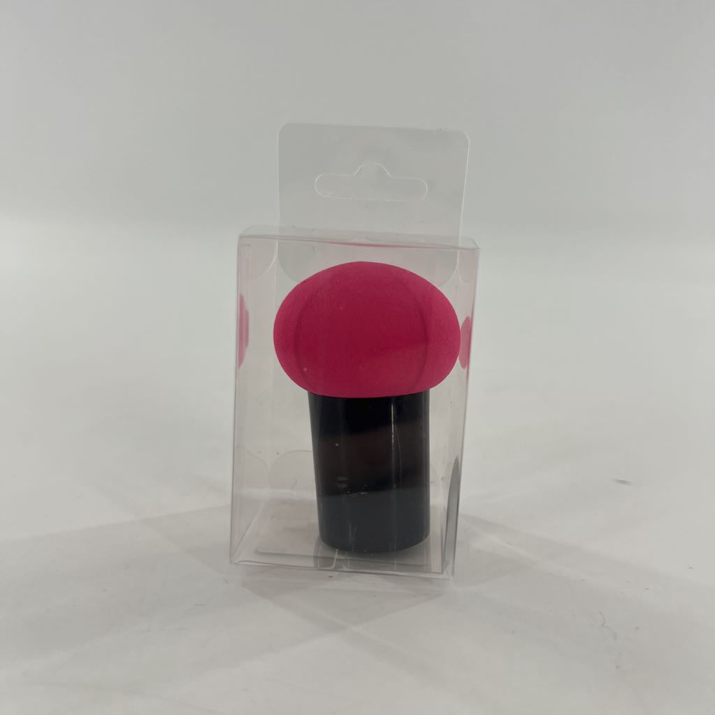 beauty sponge w/ handle fuchsia