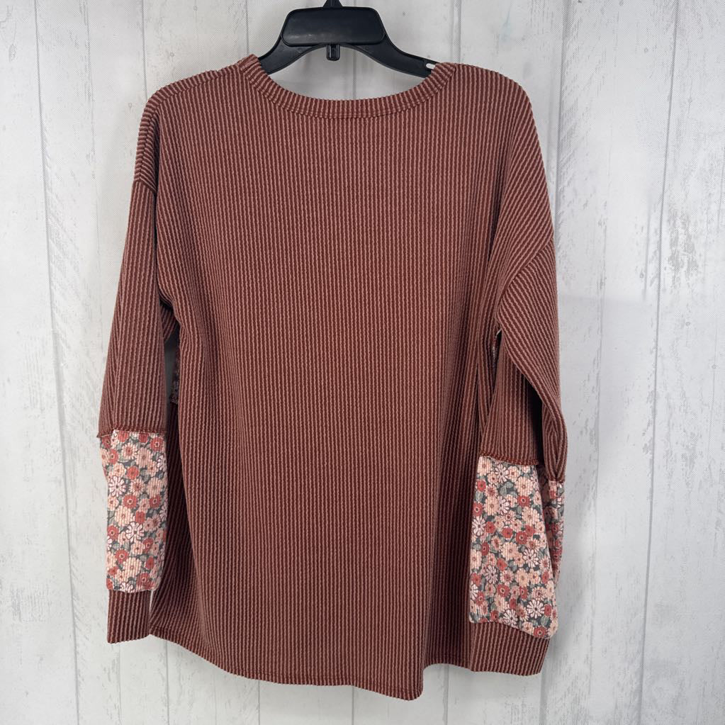 S textured flower print accent l/s top