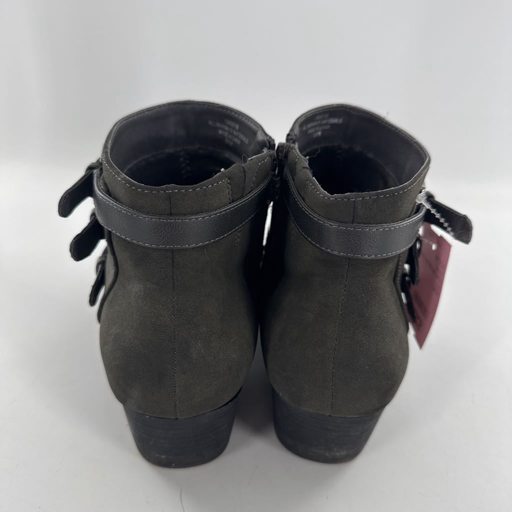 8.5w buckle accent ankle boot