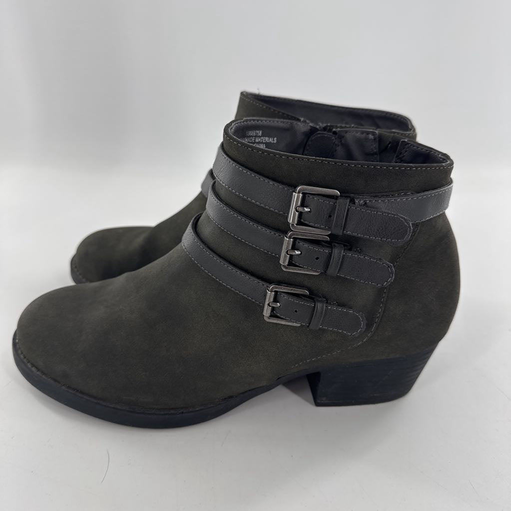 8.5w buckle accent ankle boot