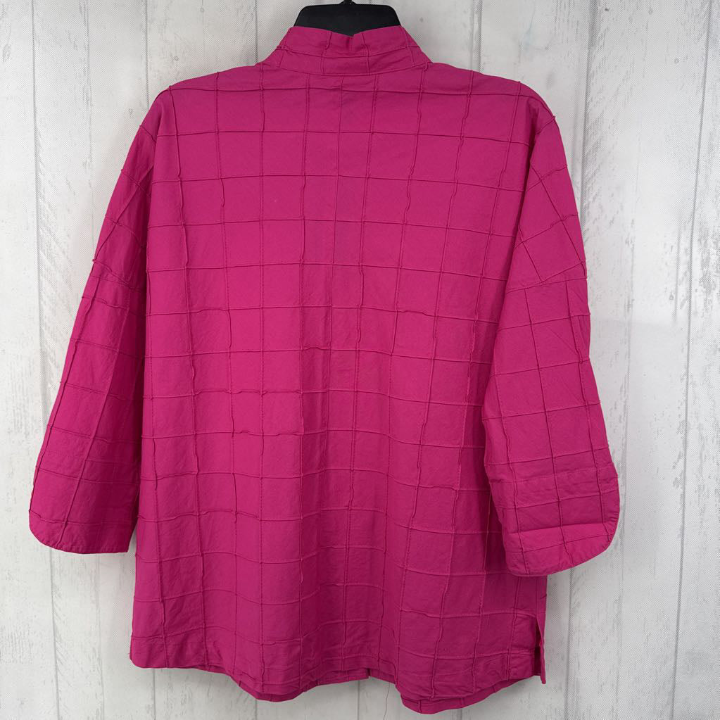 R74 S textured button down 3/4 slv top