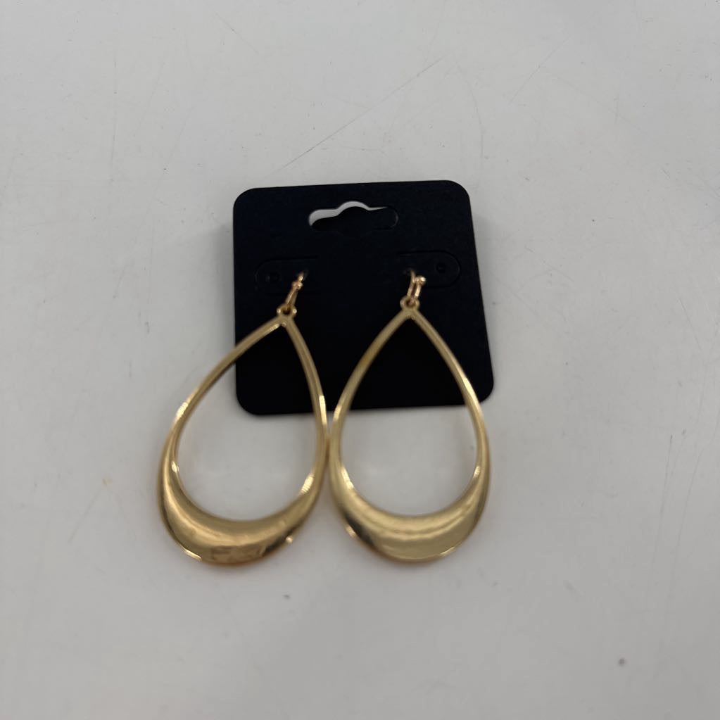 gold teardrop shape earrings