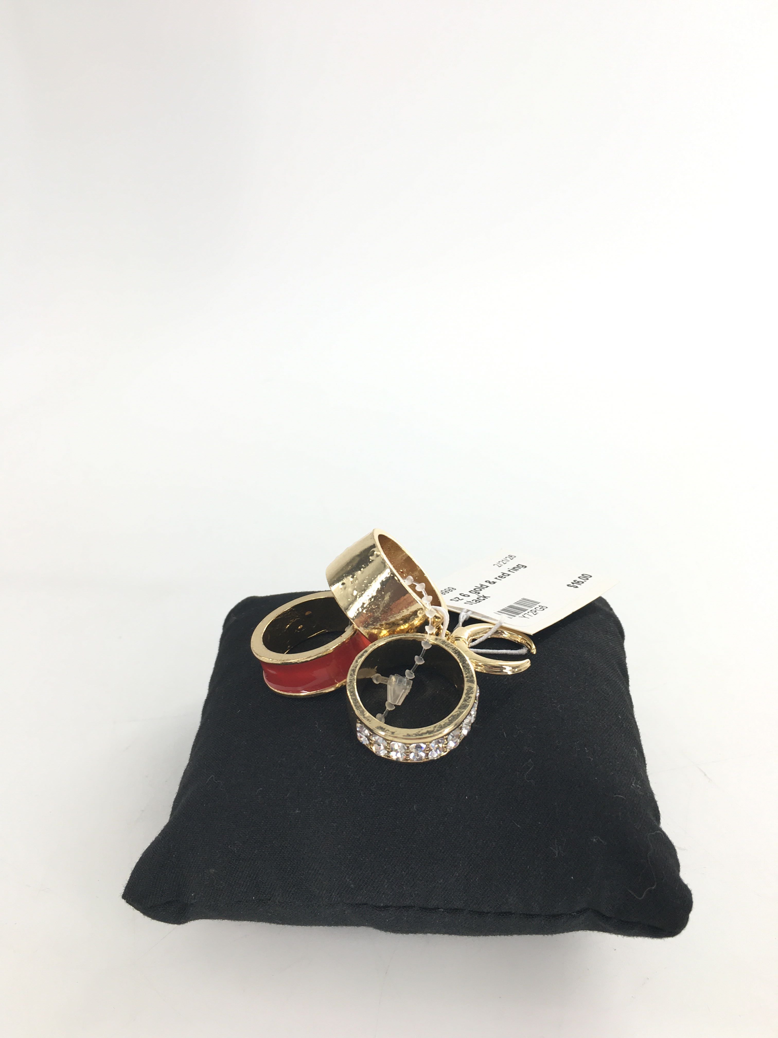 sz 6 gold & red ring stack