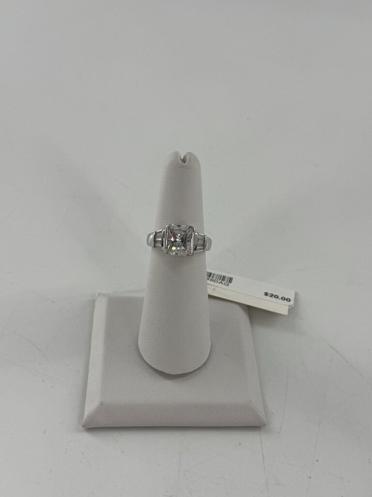sz 6 silver cz 3 stone ring