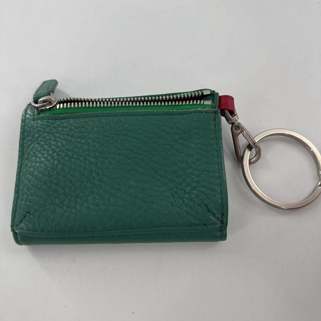 tri-fold snap rivet closure wallet