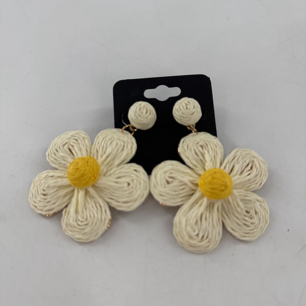raffia daisy earrings