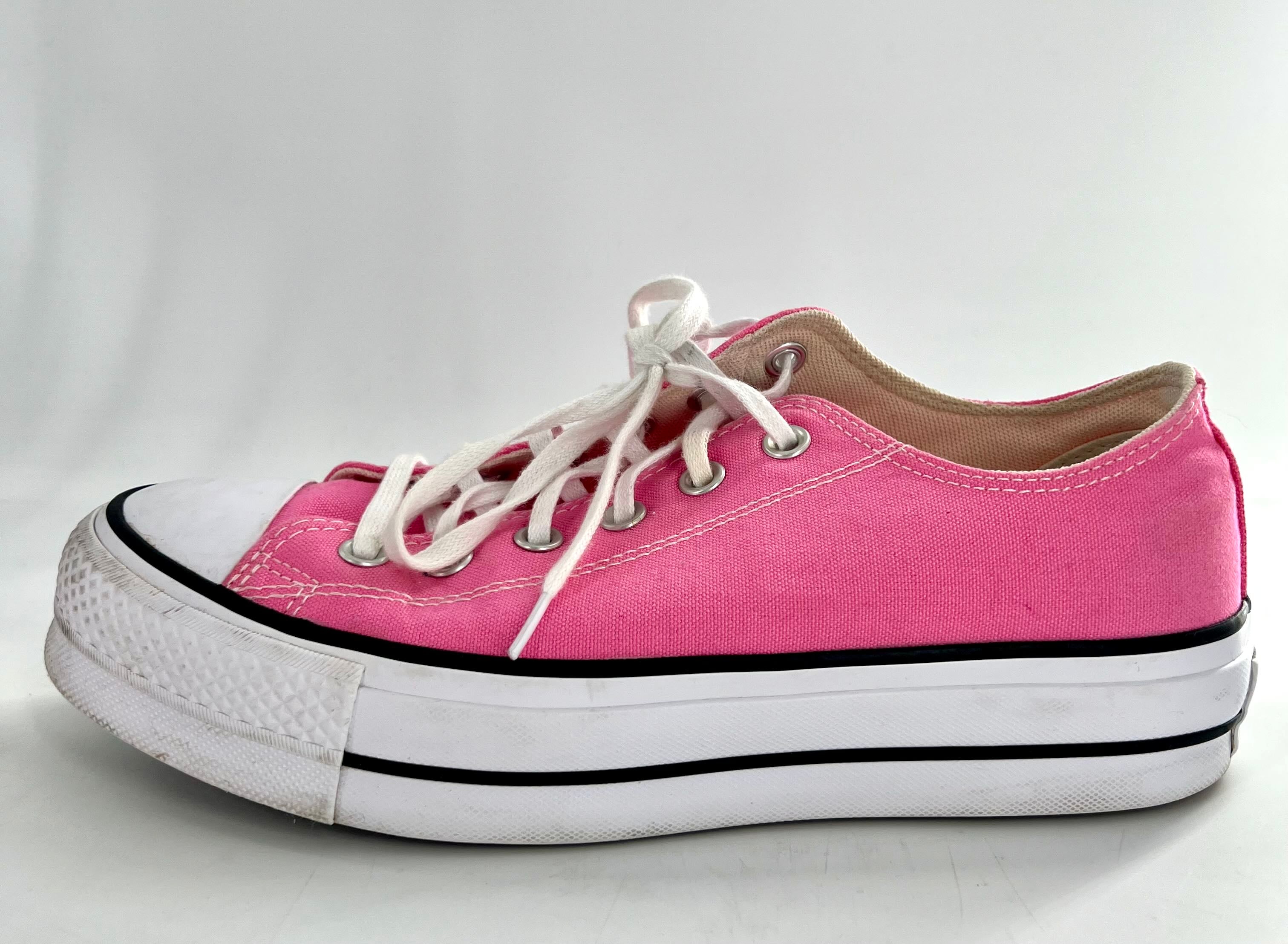 9 platform lace-up sneaker