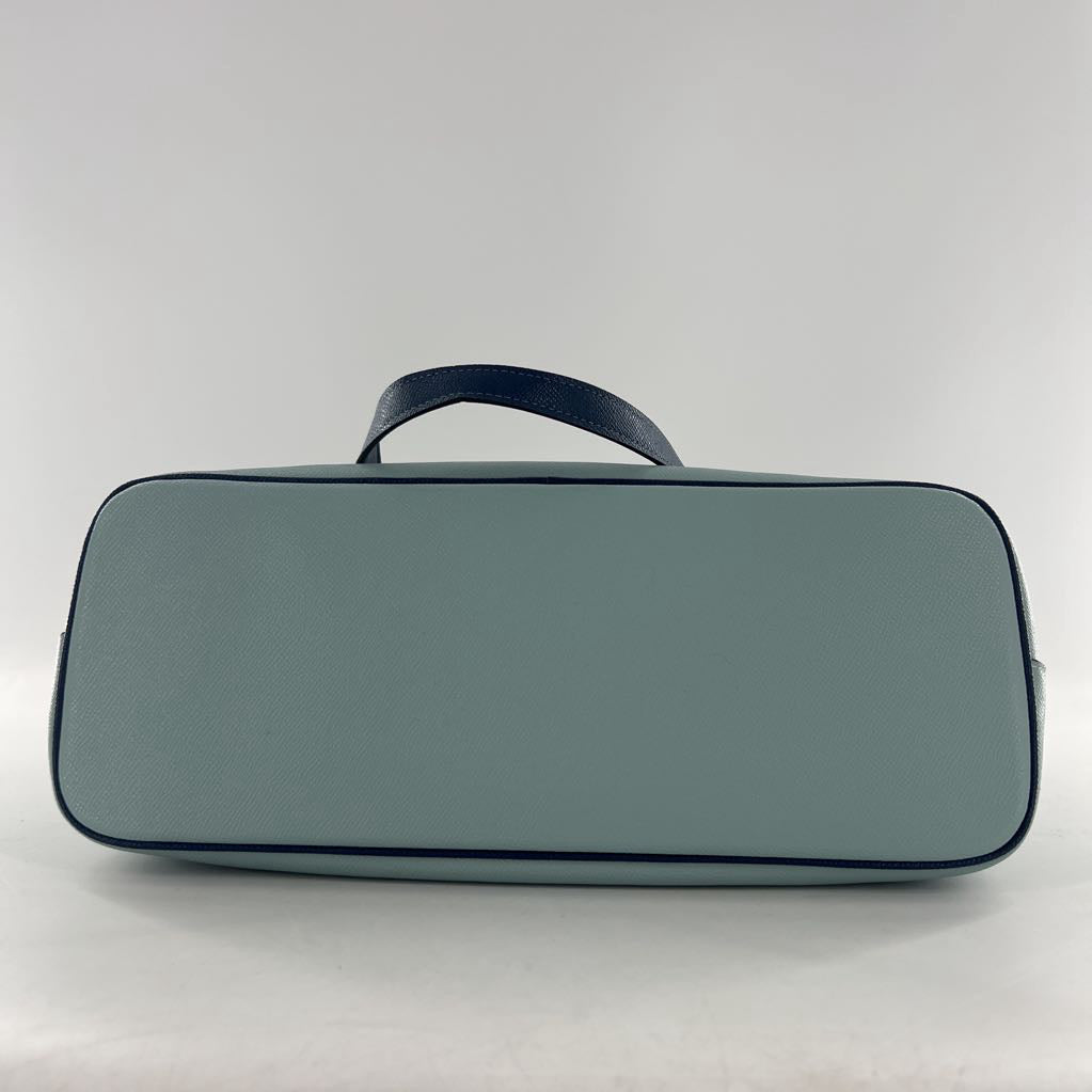 R460 pebbled top zip tote
