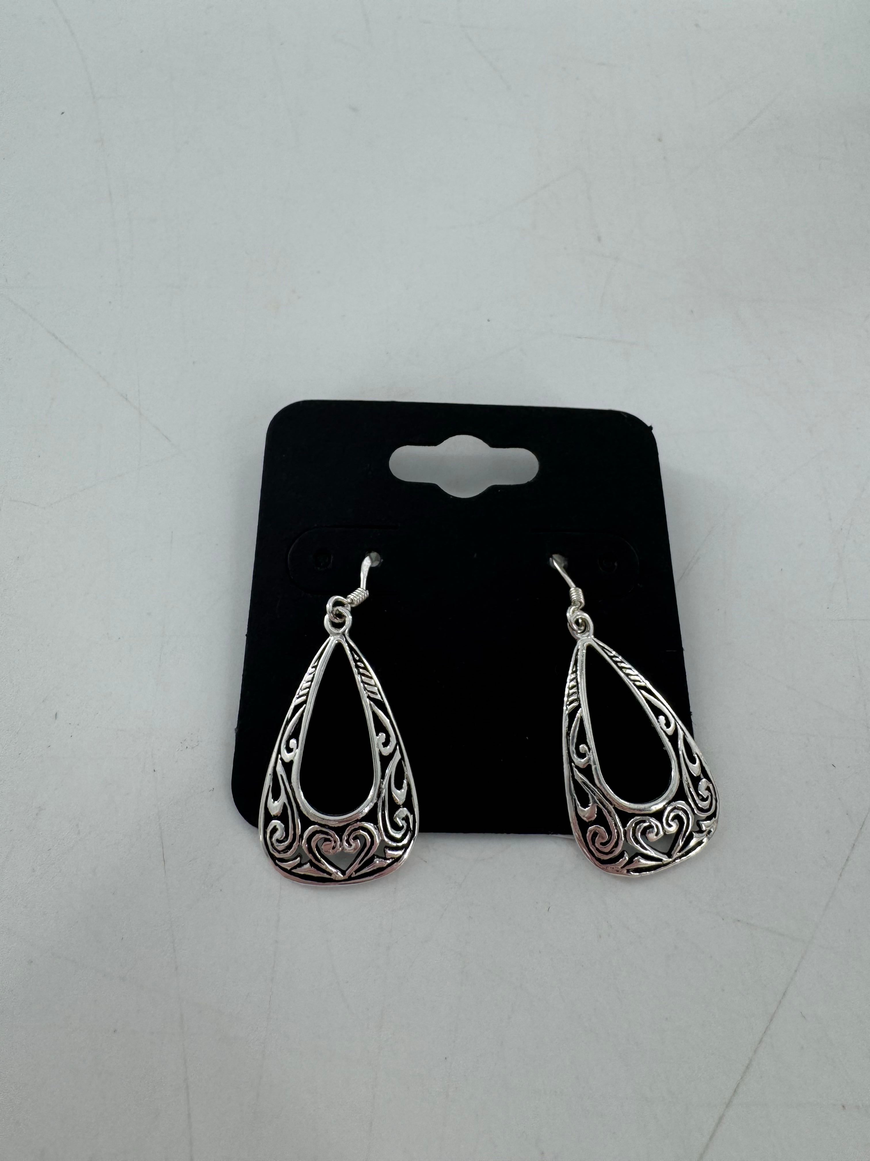 925 silver teardrop shape earrings