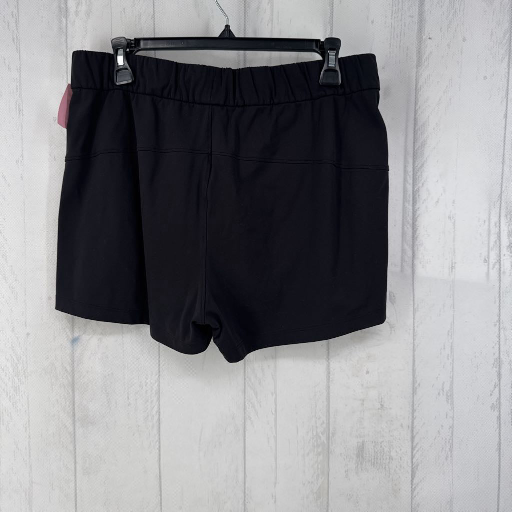 10 pull-on shorts