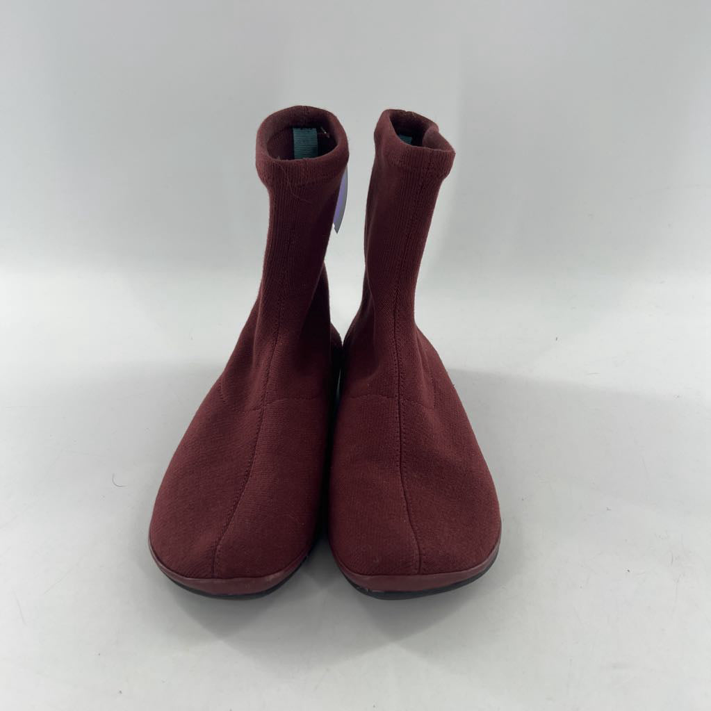 9.5 mid calf pull-on boots