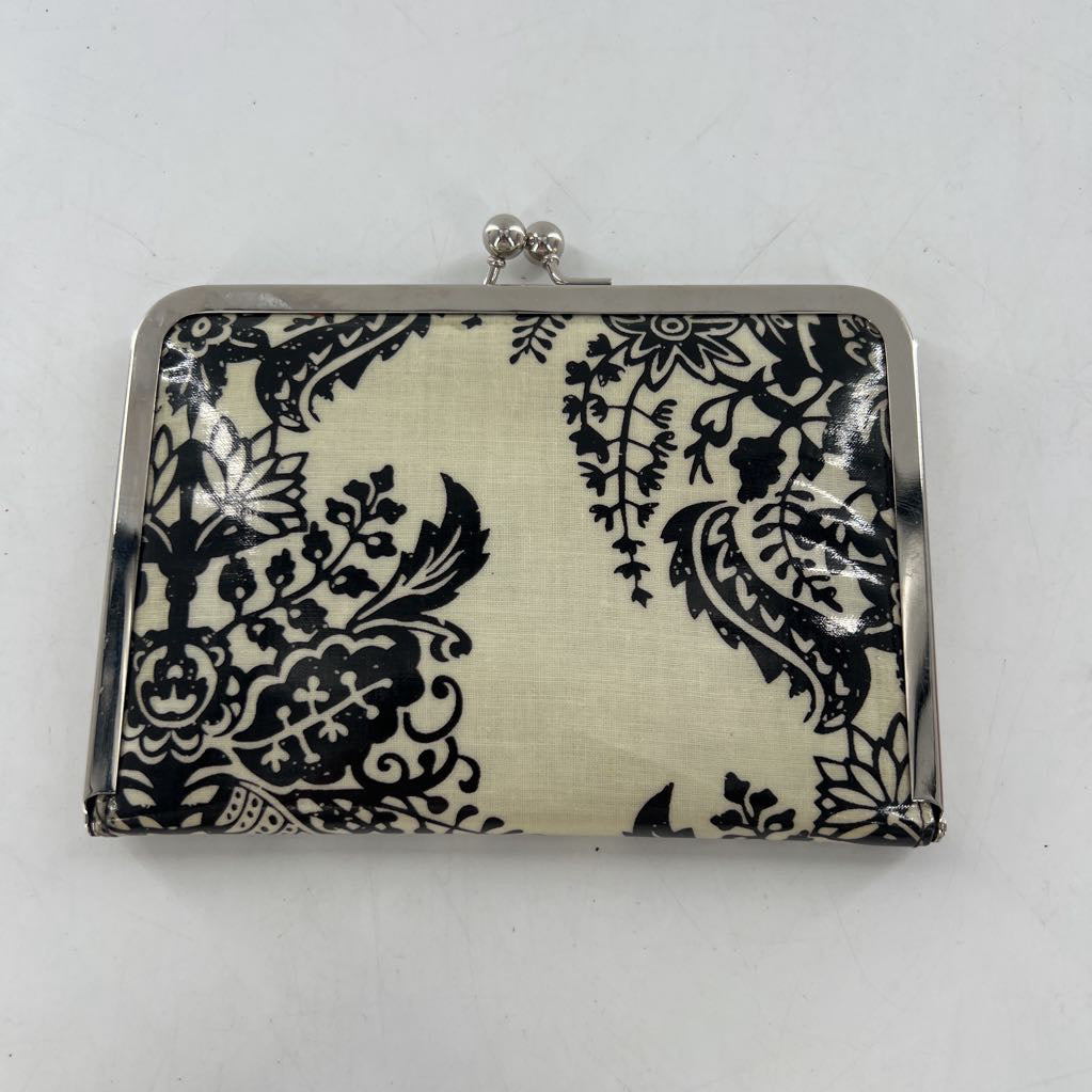 flo print clasp wallet