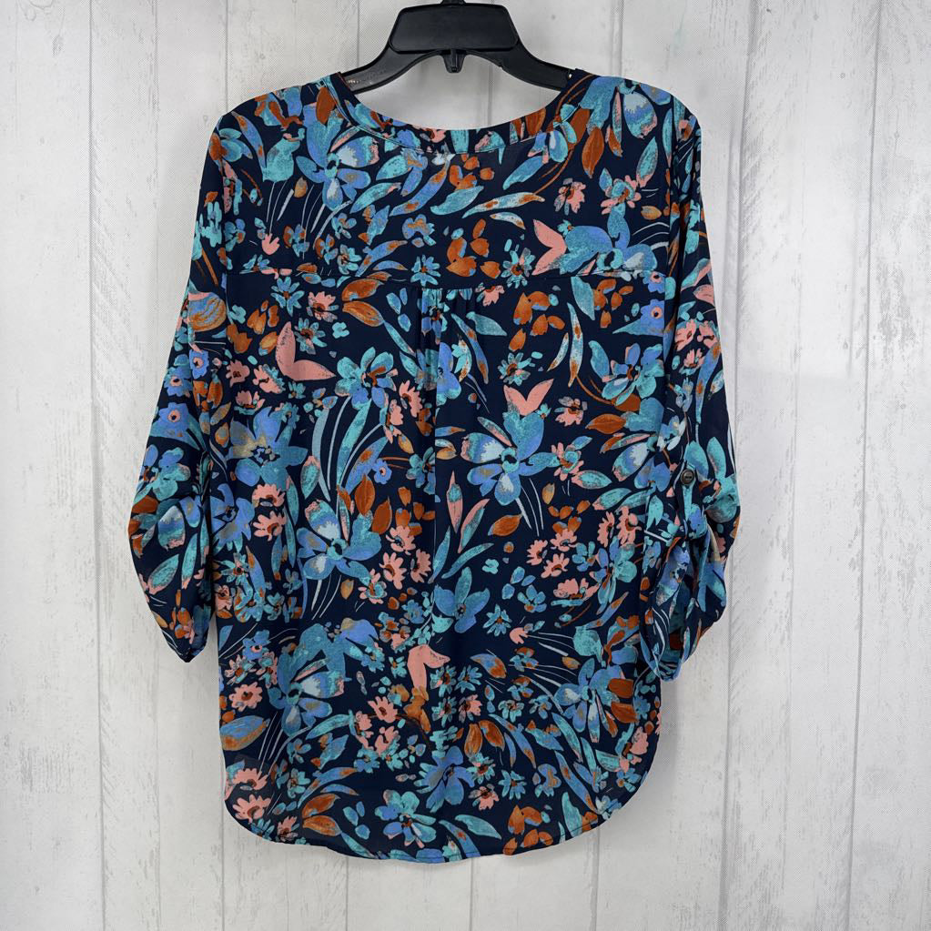 L flo print split neck tab slv top