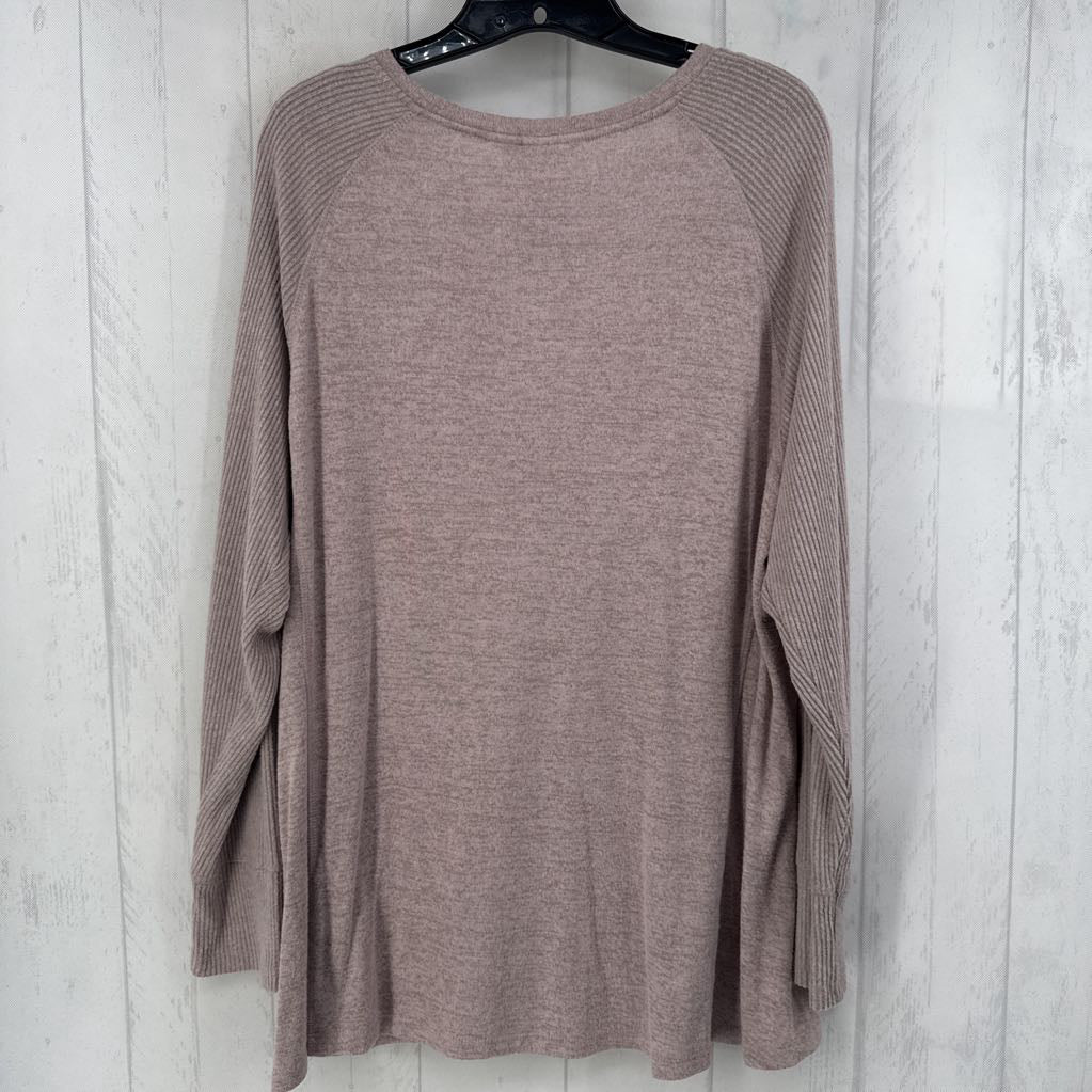 XL v-neck l/s top