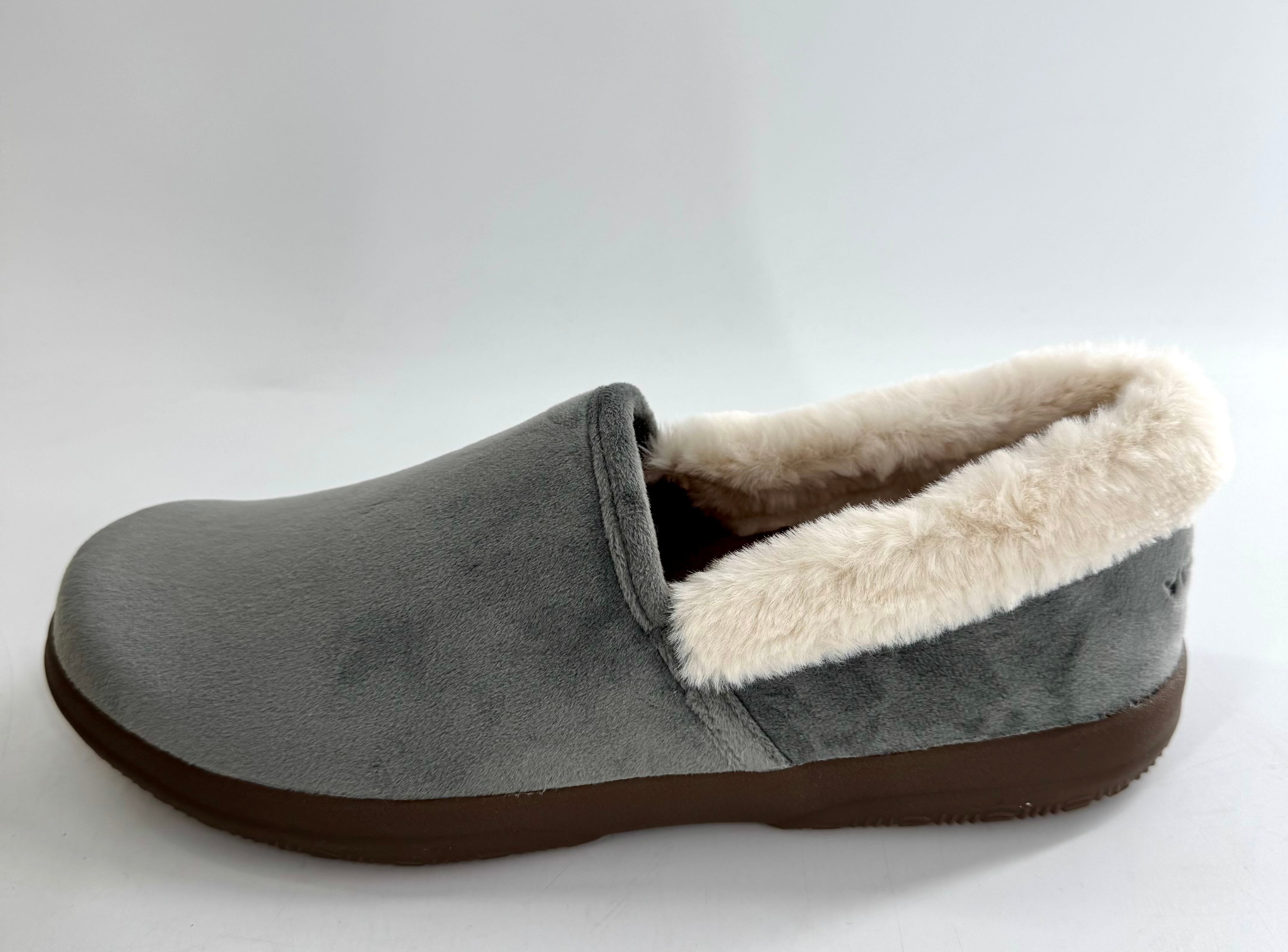 9 sherpa slip-ons