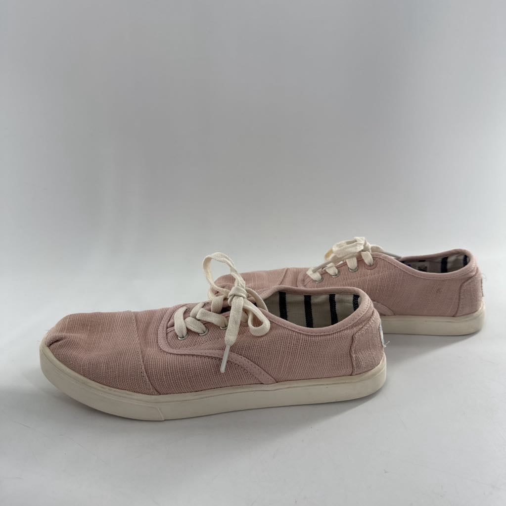 7.5 lace up sneakers