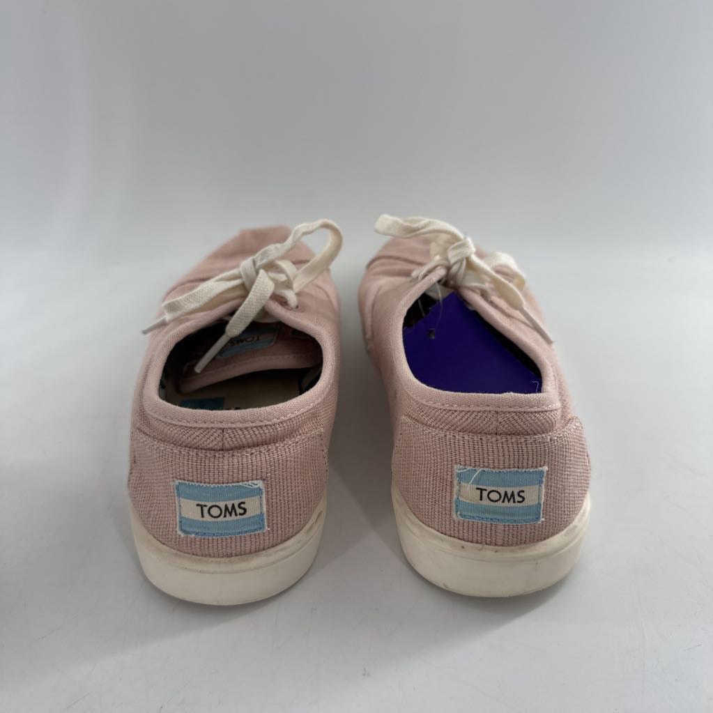 7.5 lace up sneakers