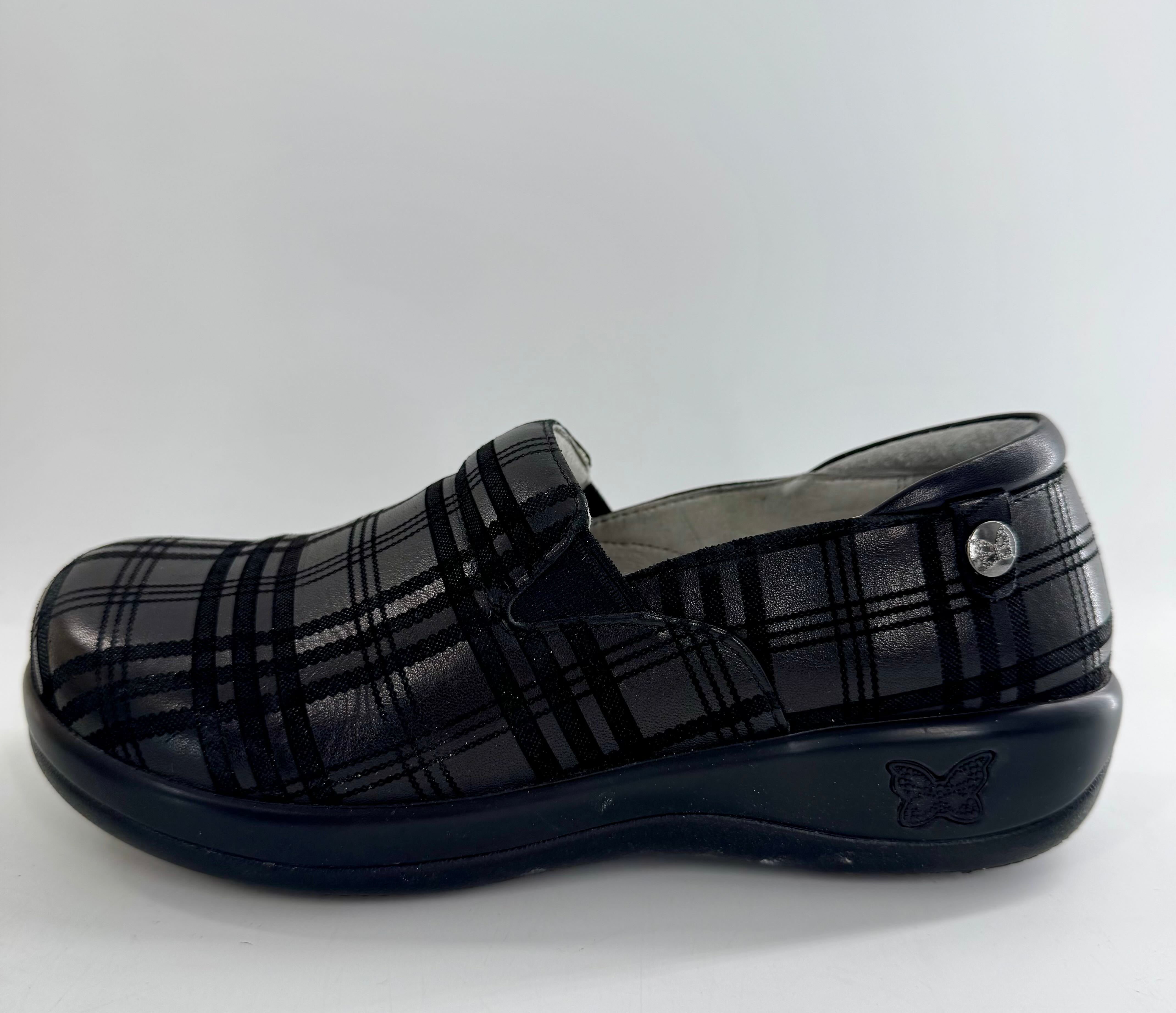 7/7.5 plaid slip on mules