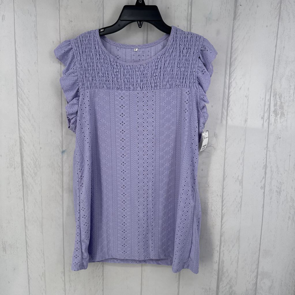 M eyelet ruffled slv top