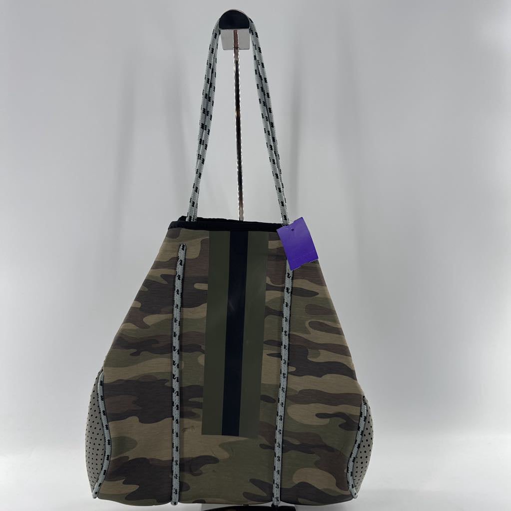 2pc camo stripe neoprene tote w/ pouch