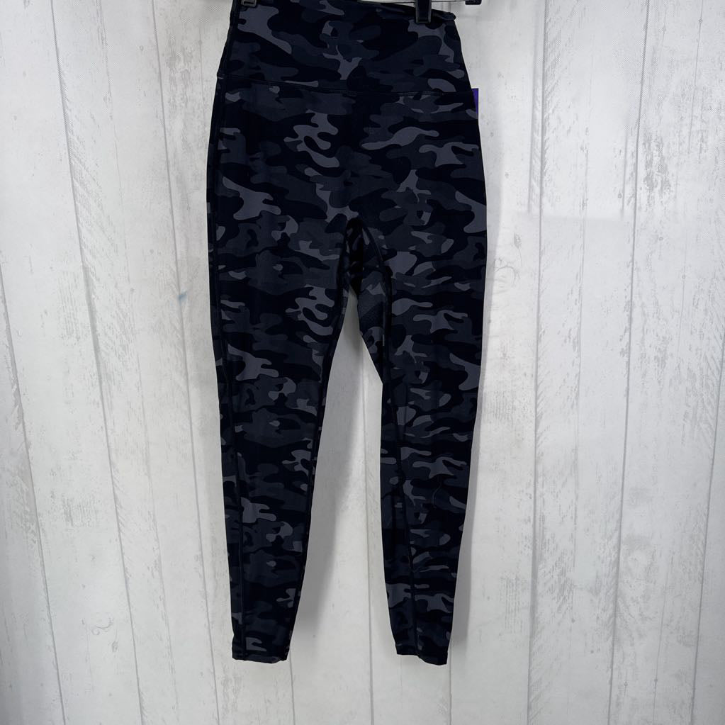 M camo print hi-rise leggings