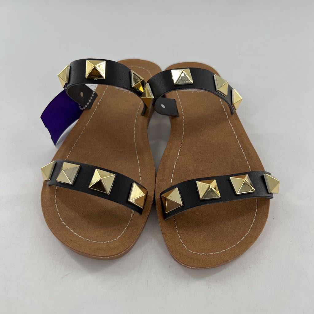 7 grommet strap sandal