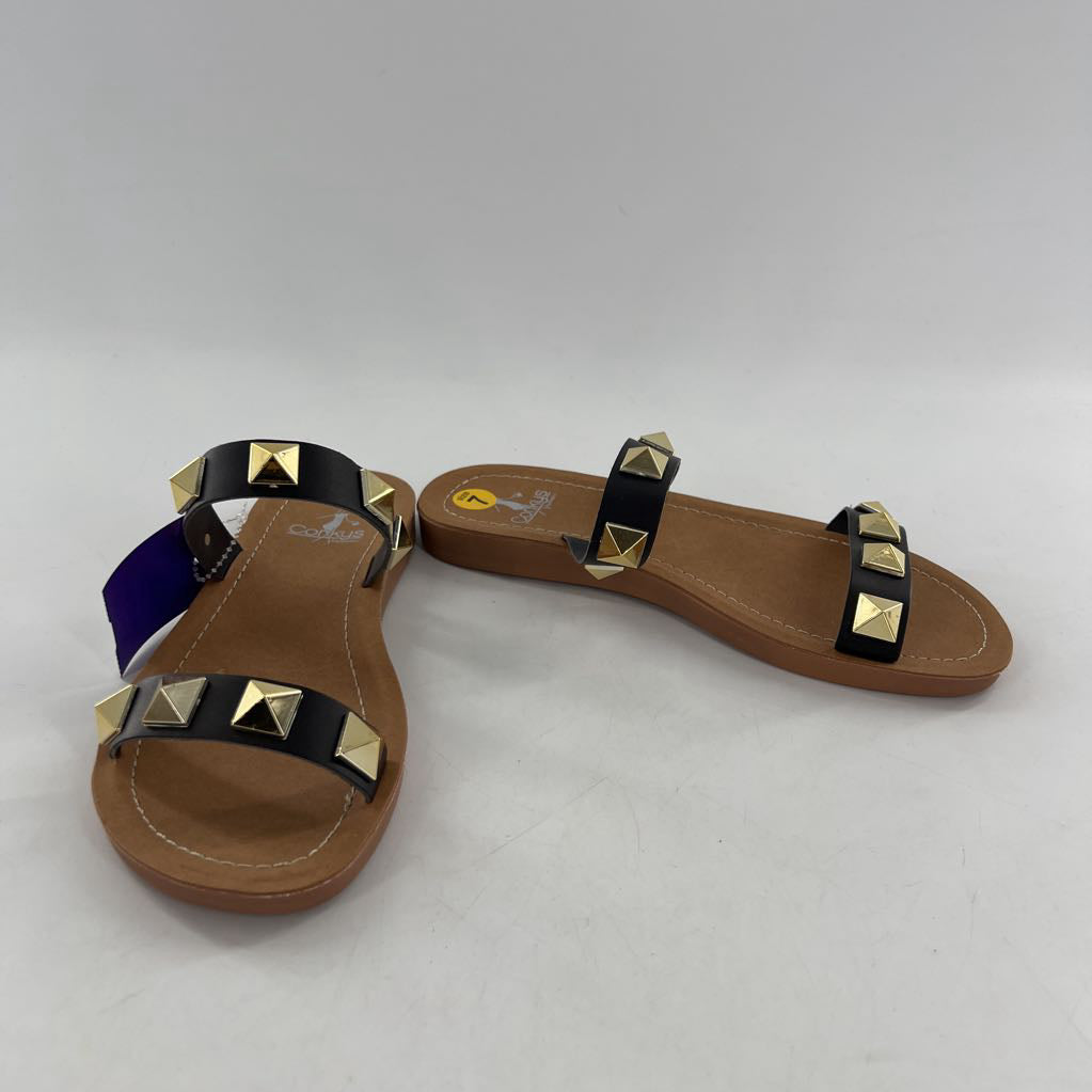 7 grommet strap sandal