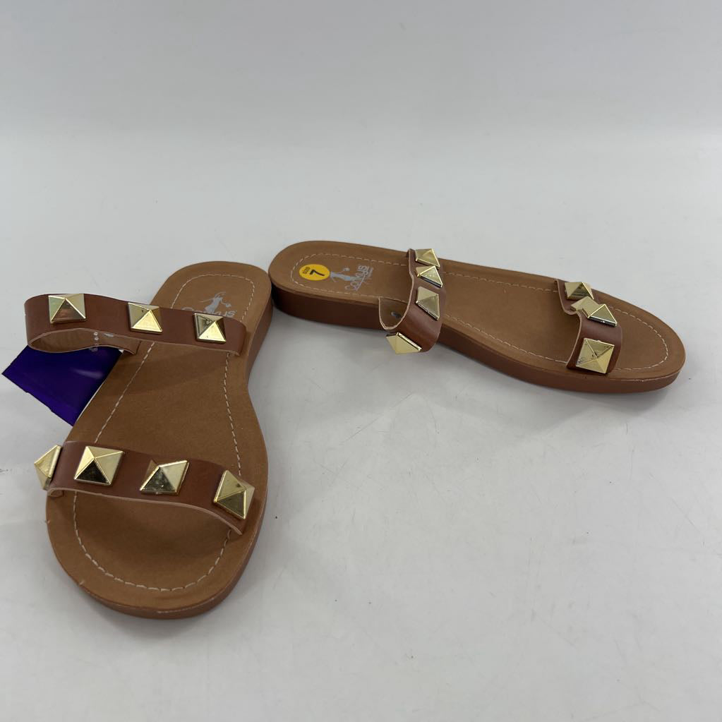 7 grommet strap sandal