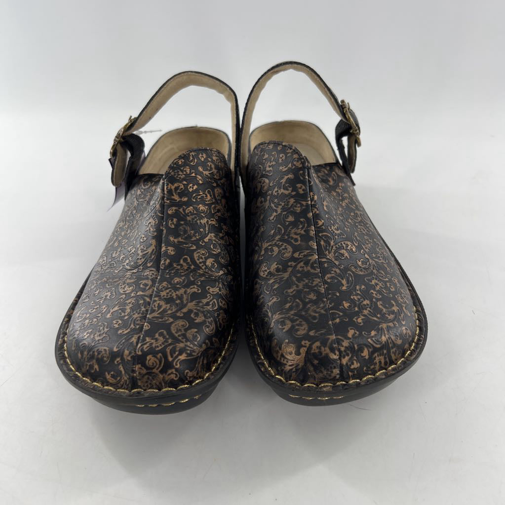11.5 embossed floral clogs