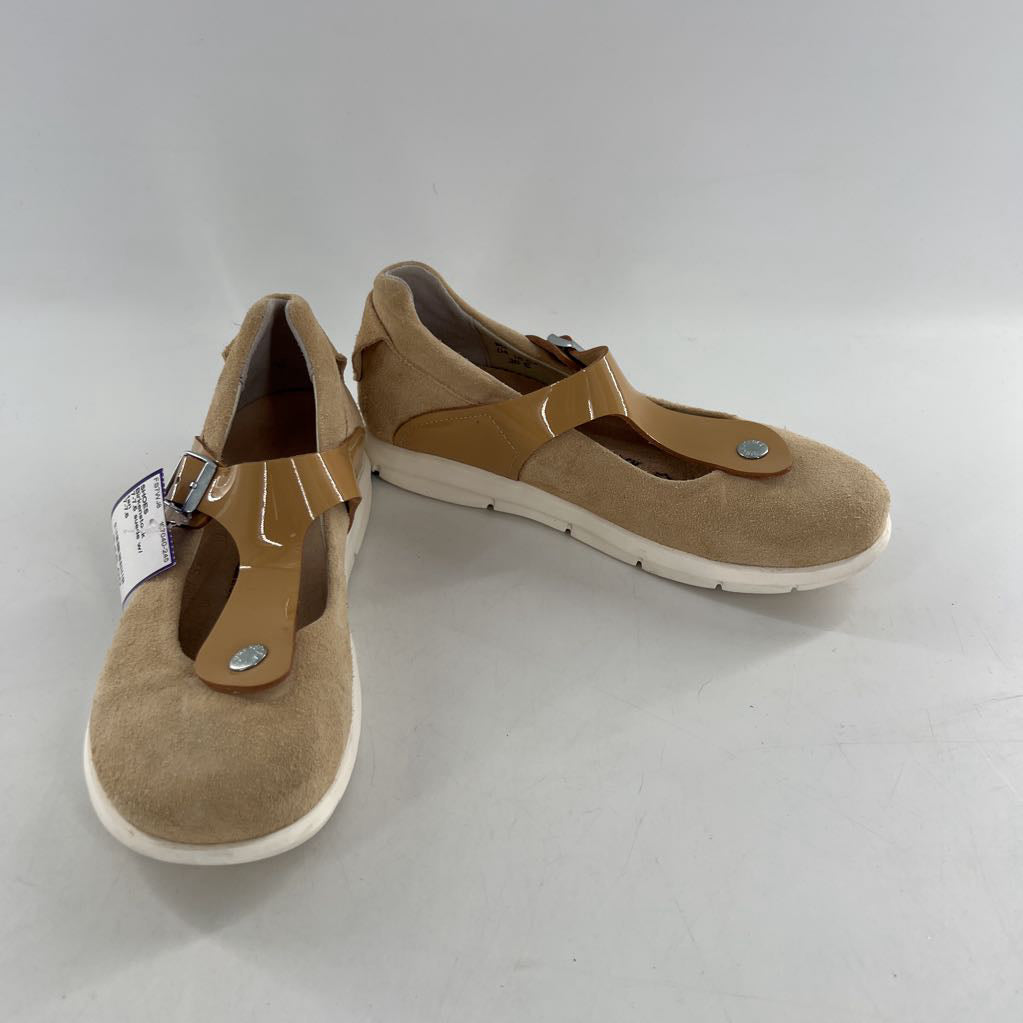 7-7.5 suede w/ patent leather t-strap shoes