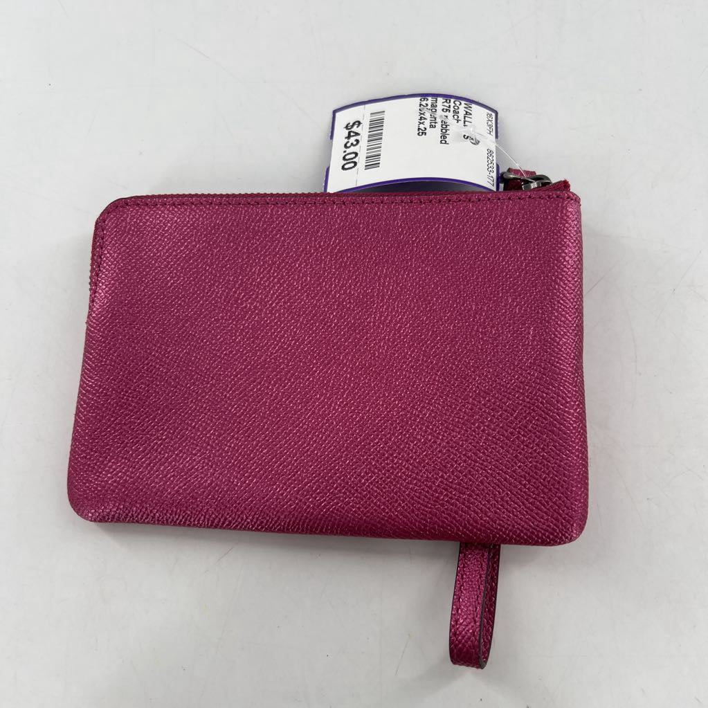 R75 pebbled metallic corner zip wristlet