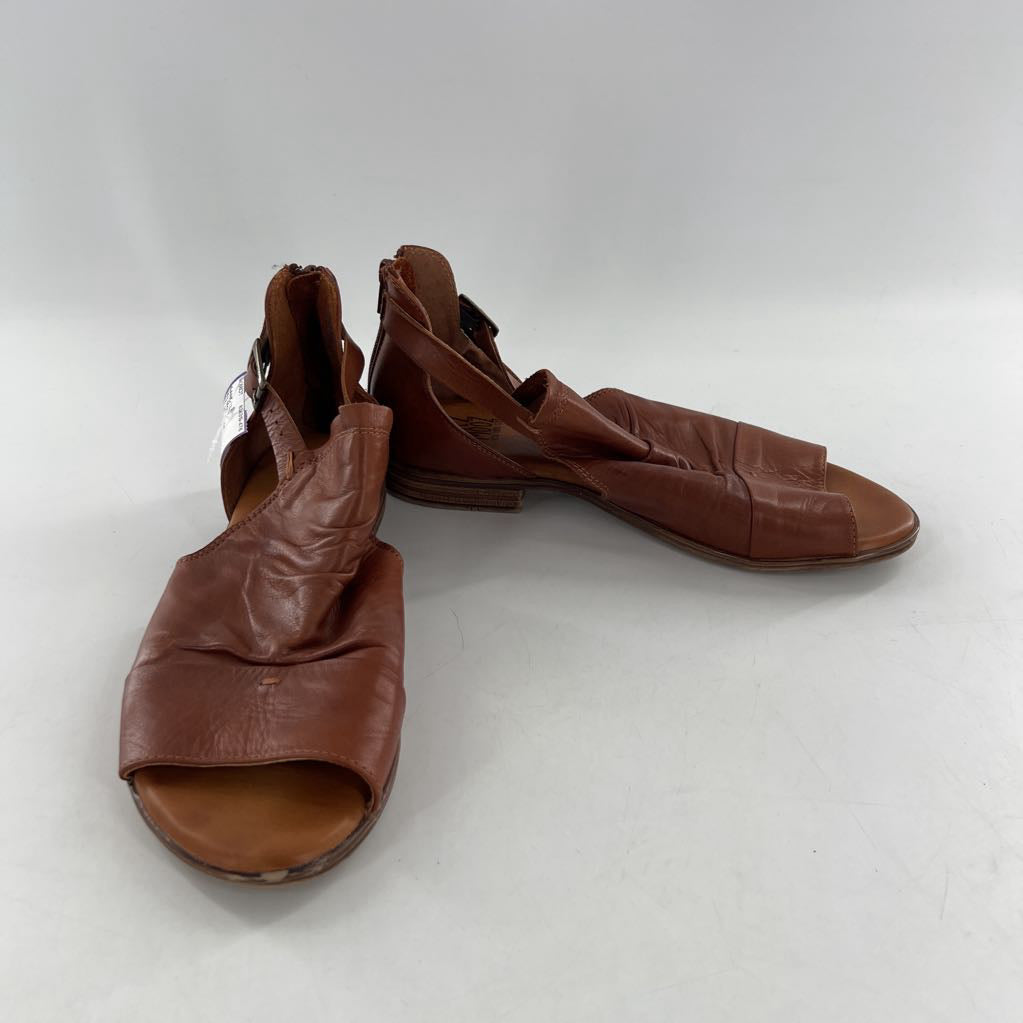 9.5 open toe ruched sandals