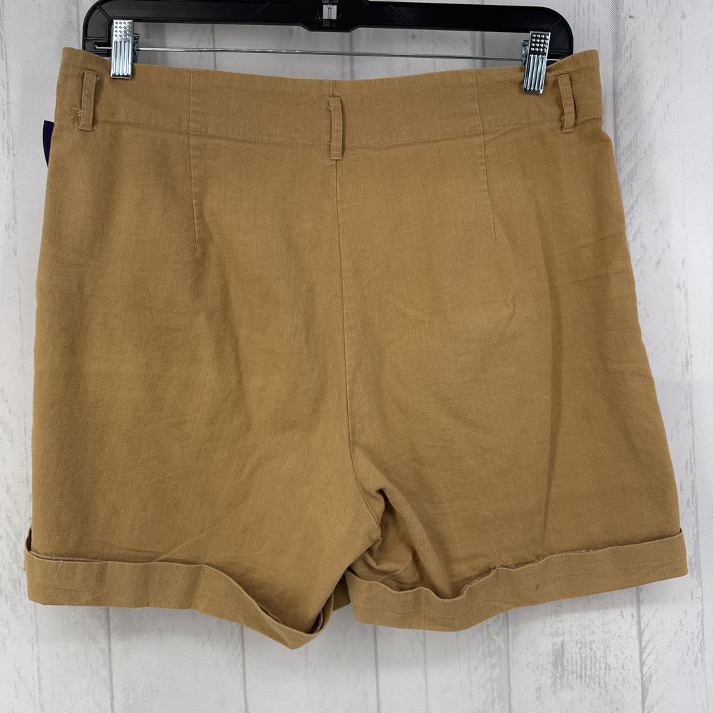 L cuffed shorts