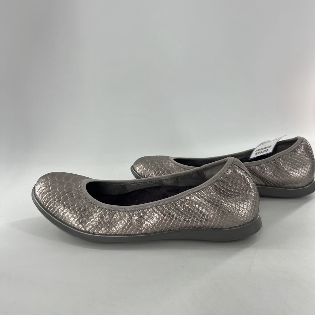 8 snake embossed slip-ons