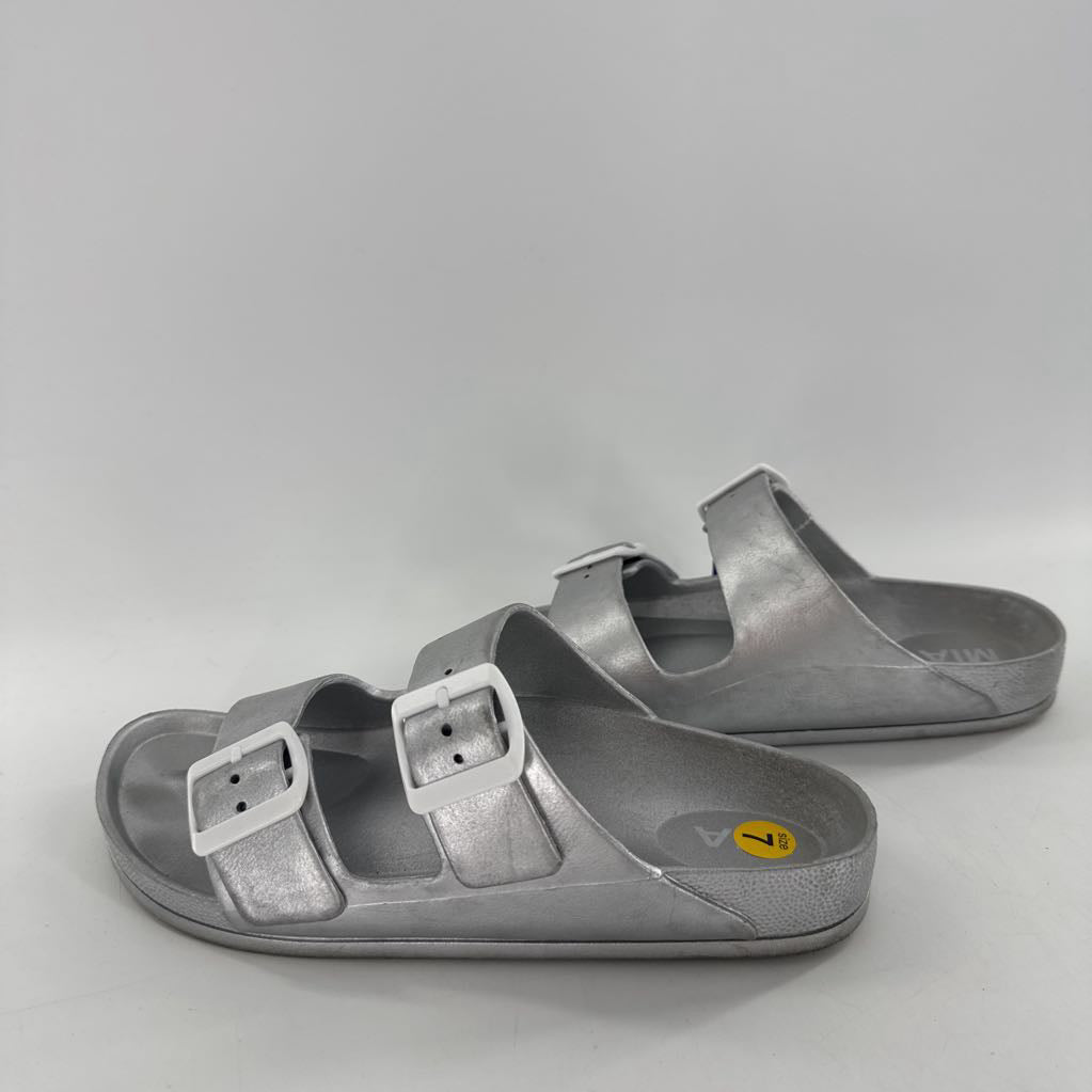 7 double buckle sandal