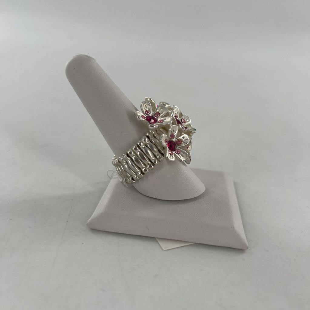 silver tone stretch floral ring