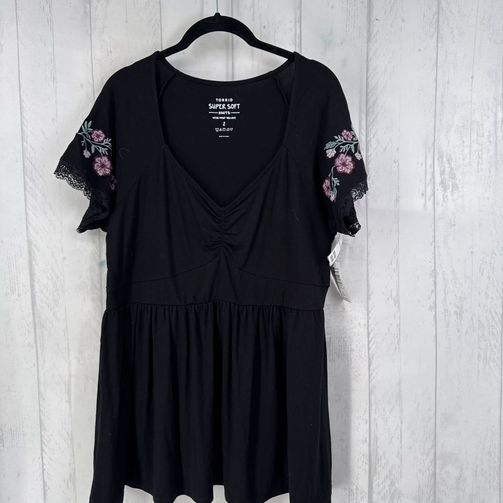 2X flo embroidered slv v-neck top