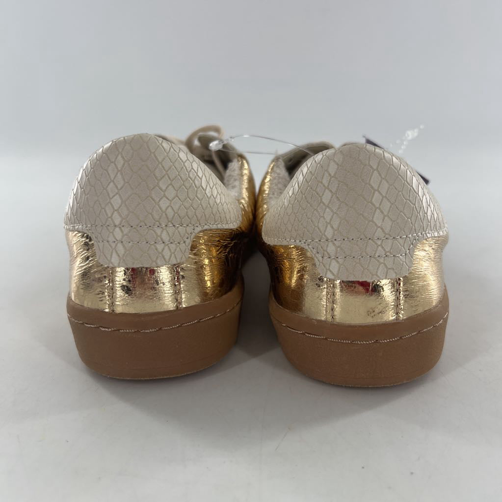 7.5 metallic lace-up sneaker