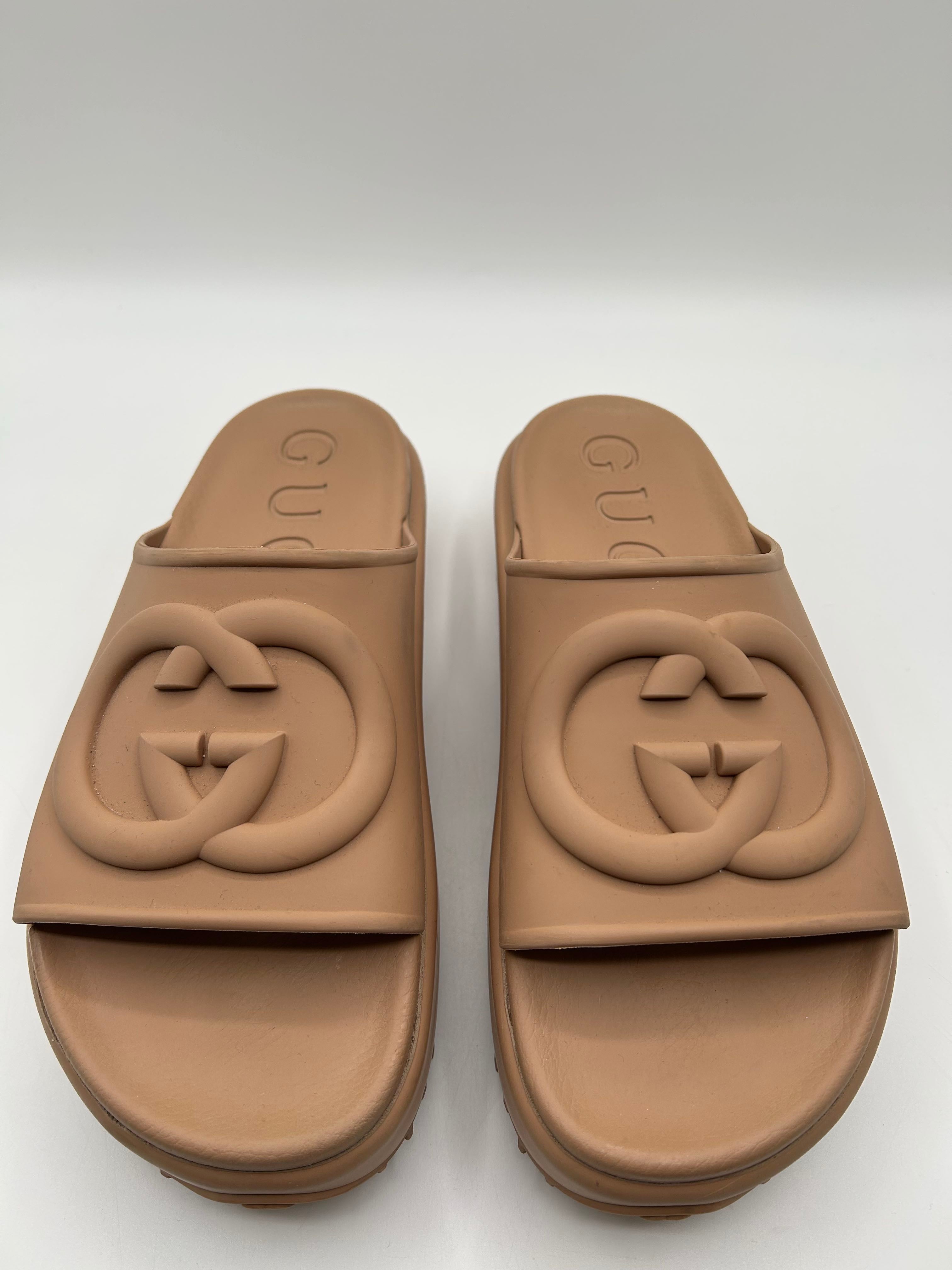 Gucci Interlocking G Logo Rubber Slides size 9/9.5