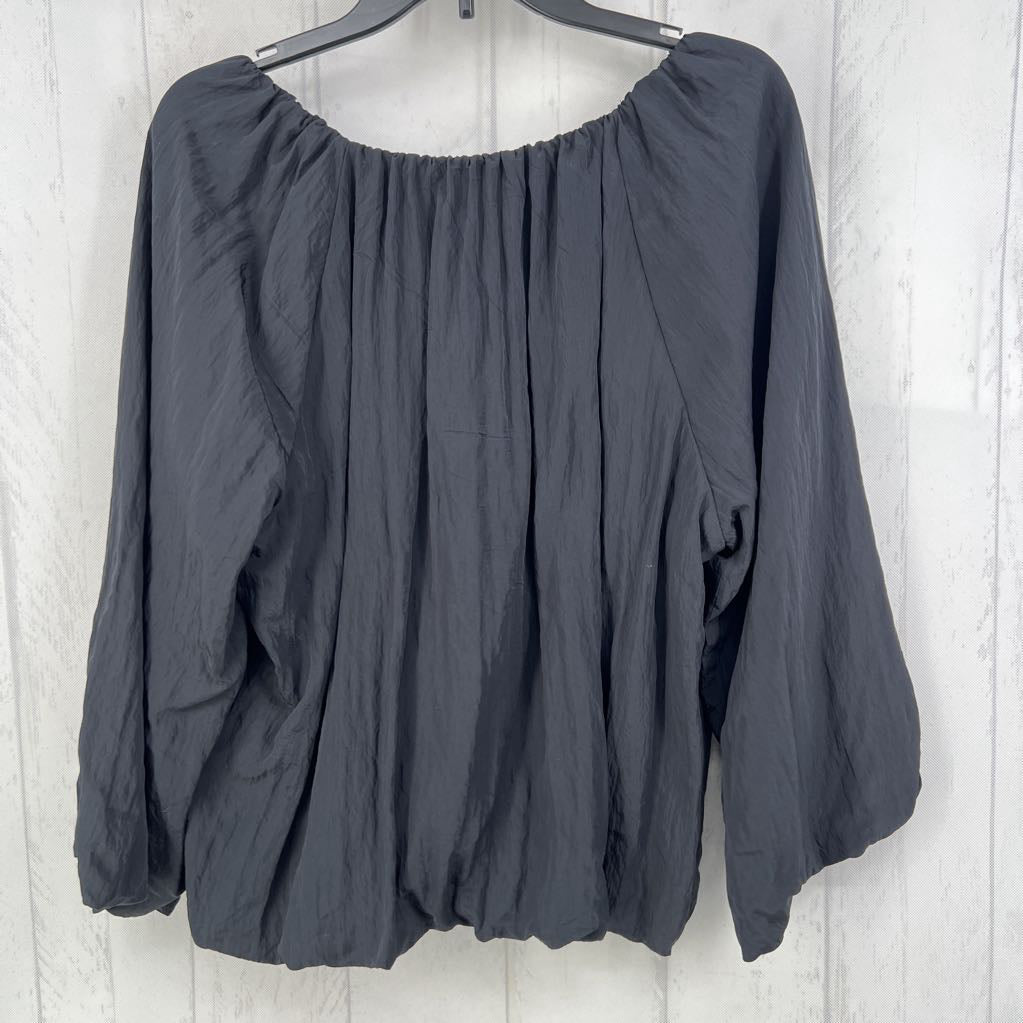 XL v-neck textured 3/4 slv top